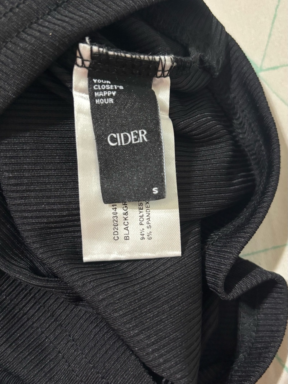 Cider Black Ribbed Crop Top